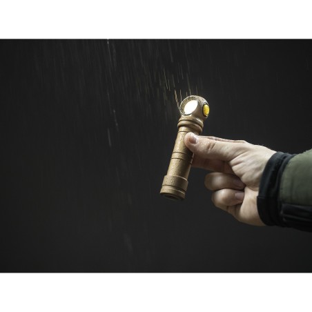 Latarka Armytek Wizard C2 Pro Magnet USB Sand (białe światło)